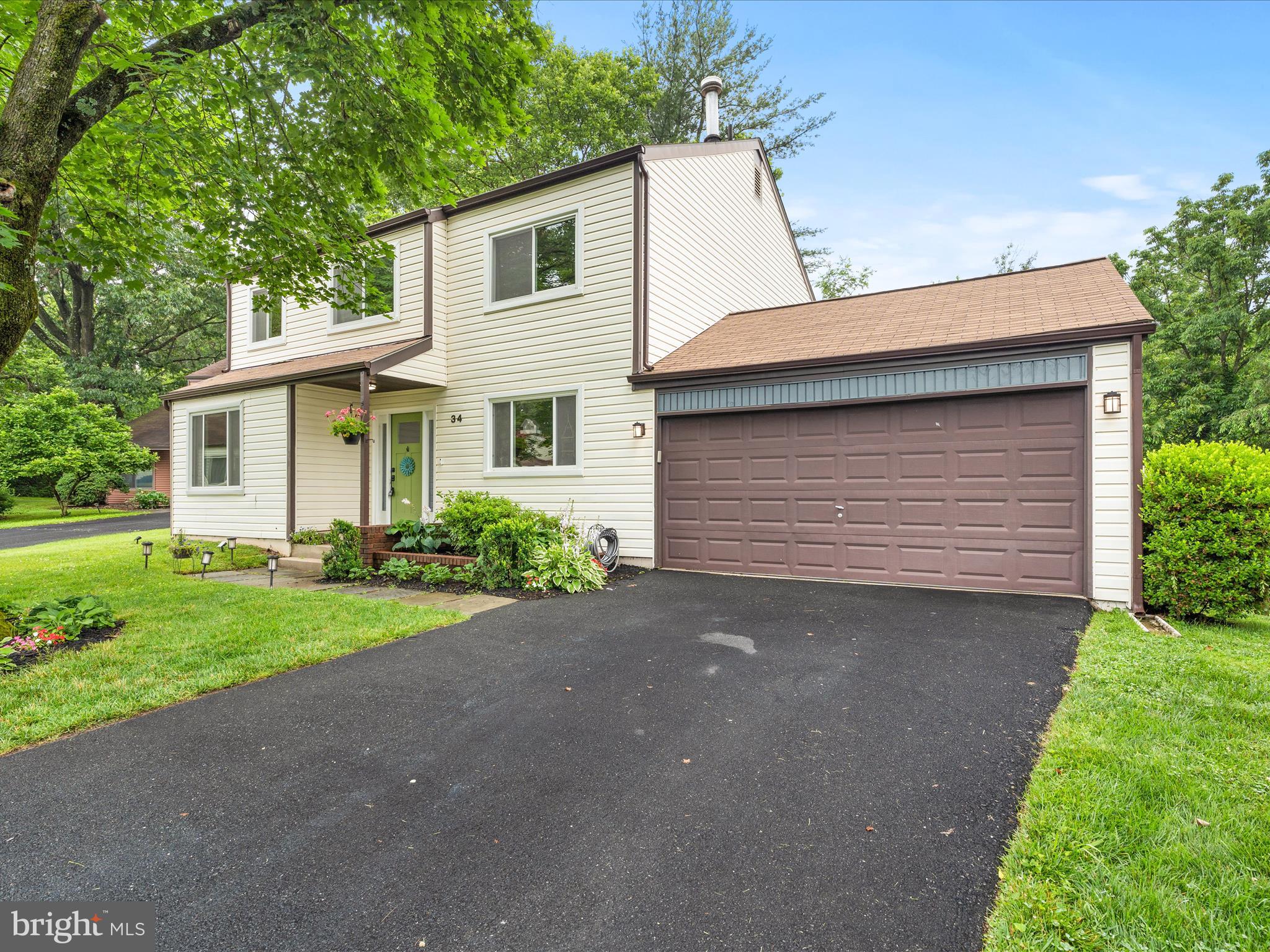 34 WALNUTWOOD COURT