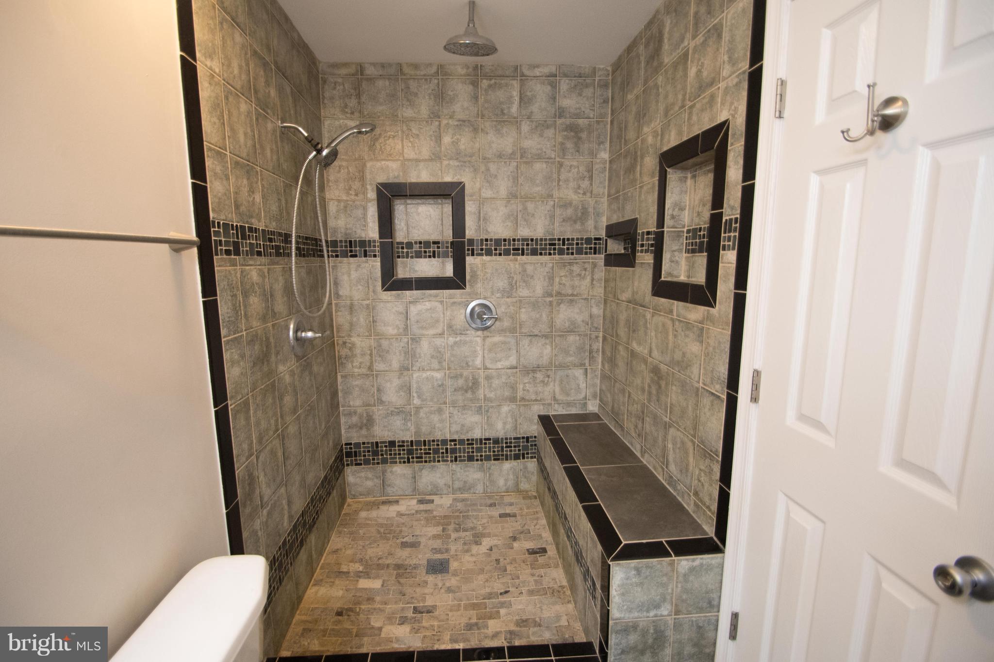 CARNABY SQUARE - Residential Lease