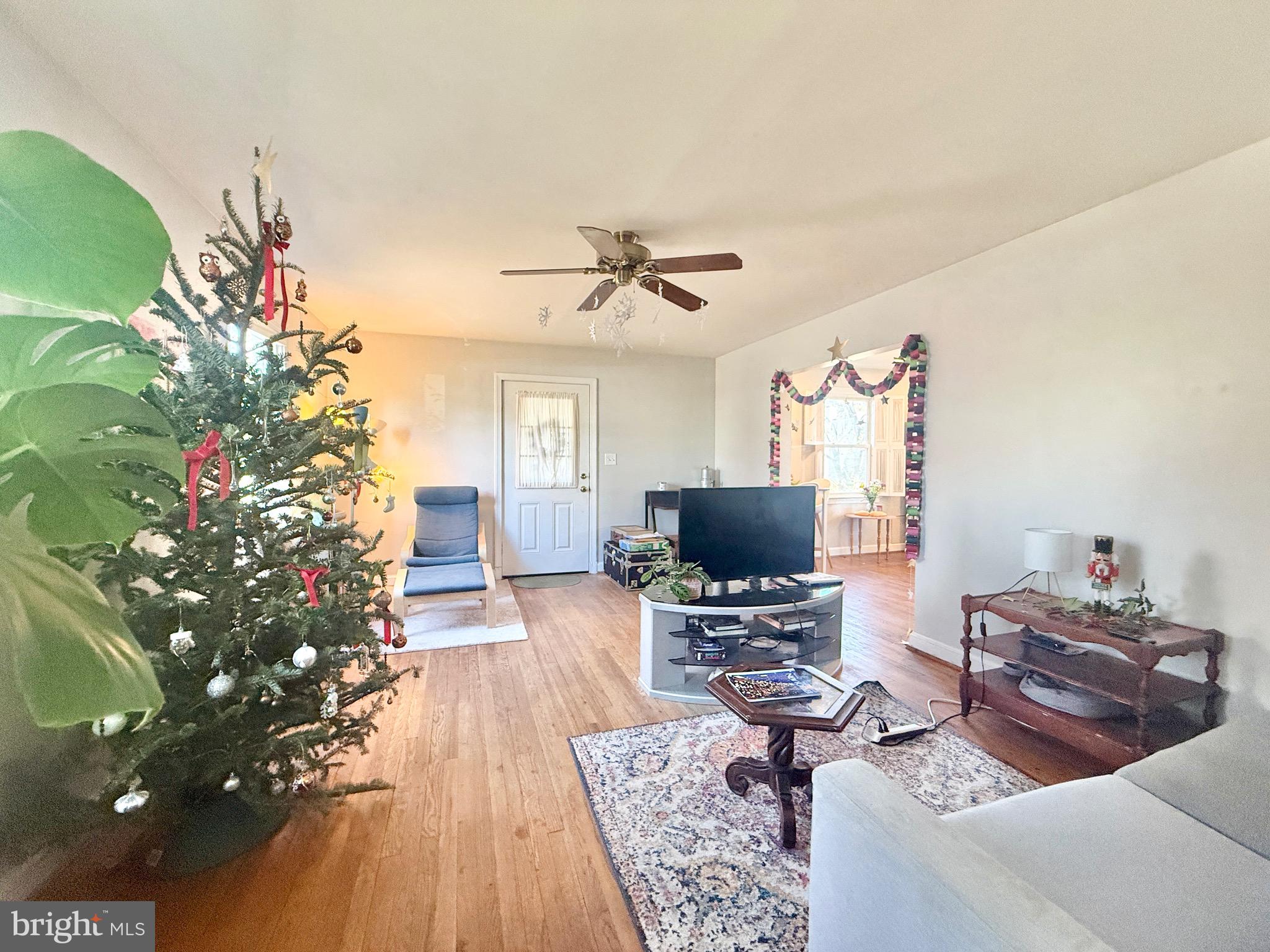 HOLLYWOOD ON THE HILL - Residential