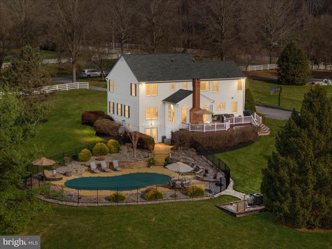 Photo of 6207 Belmont Circle, MOUNT AIRY, MD 21771 (MLS # MDCR2033474)