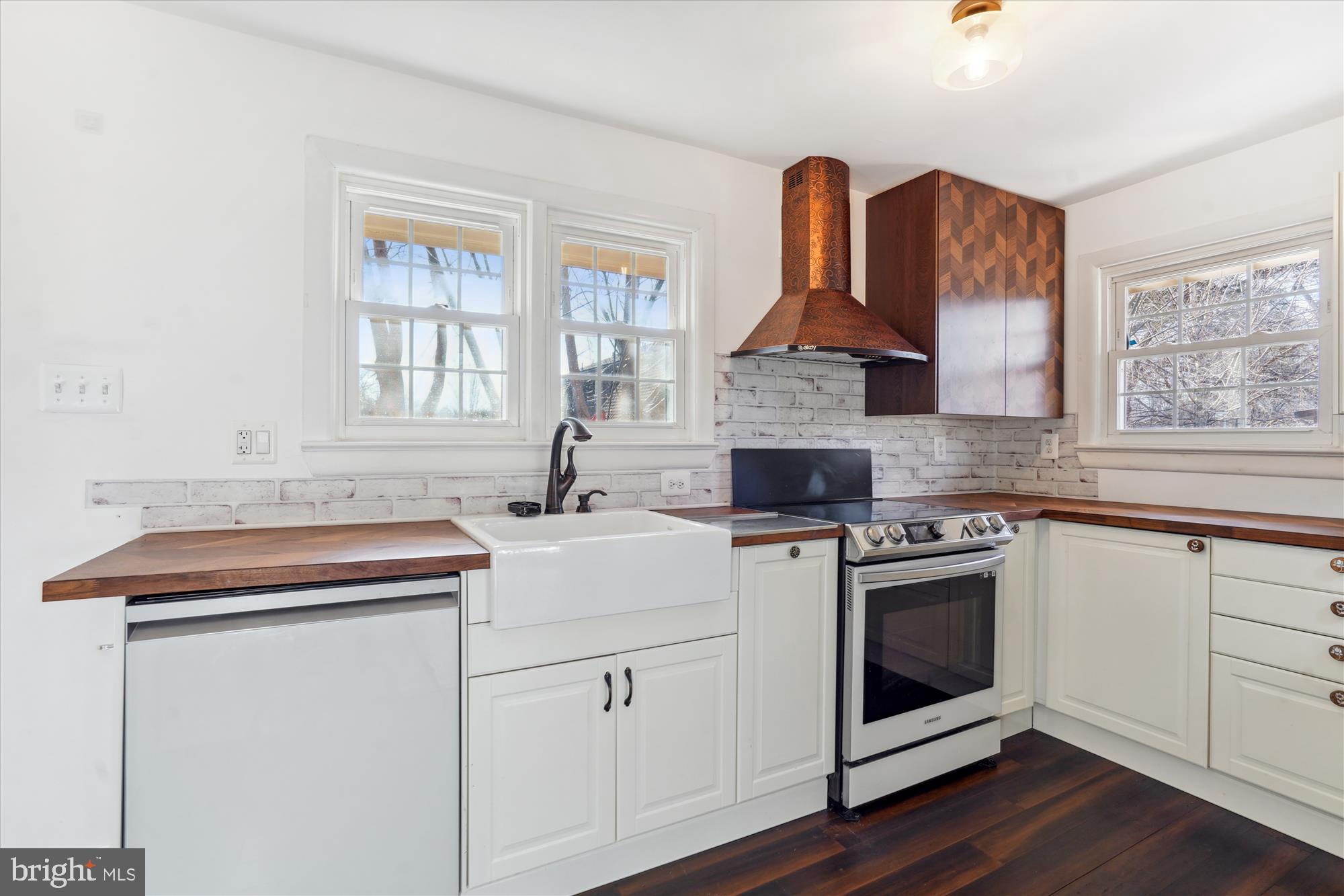 WINTER HILL - Residential