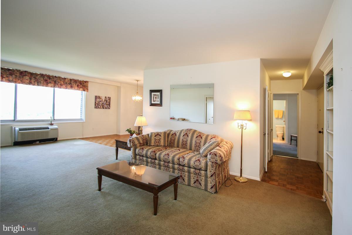 WASHINGTONIAN TOWER - Residential
