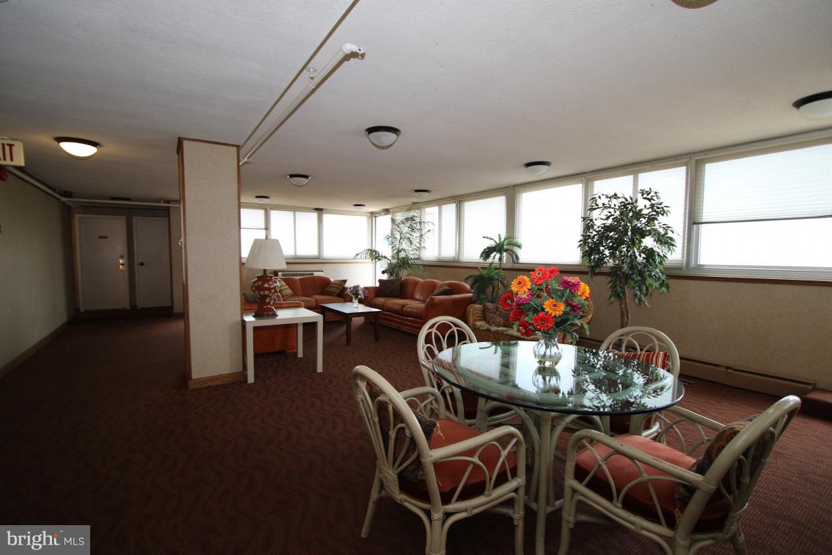 WASHINGTONIAN TOWER - Residential