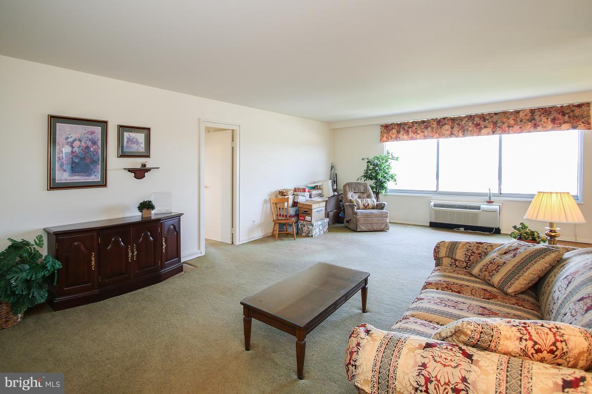 WASHINGTONIAN TOWER - Residential