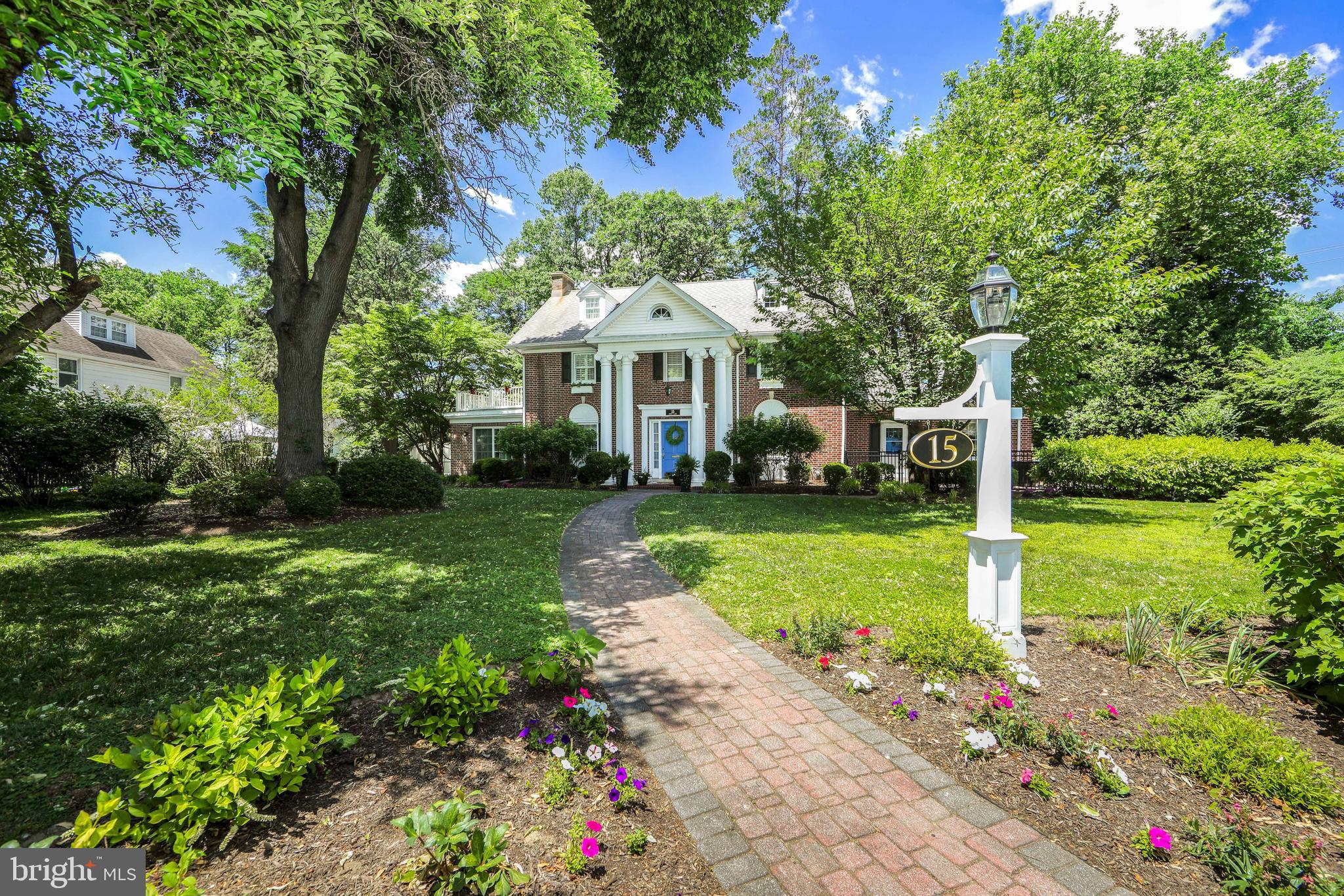 15 CREST LANE