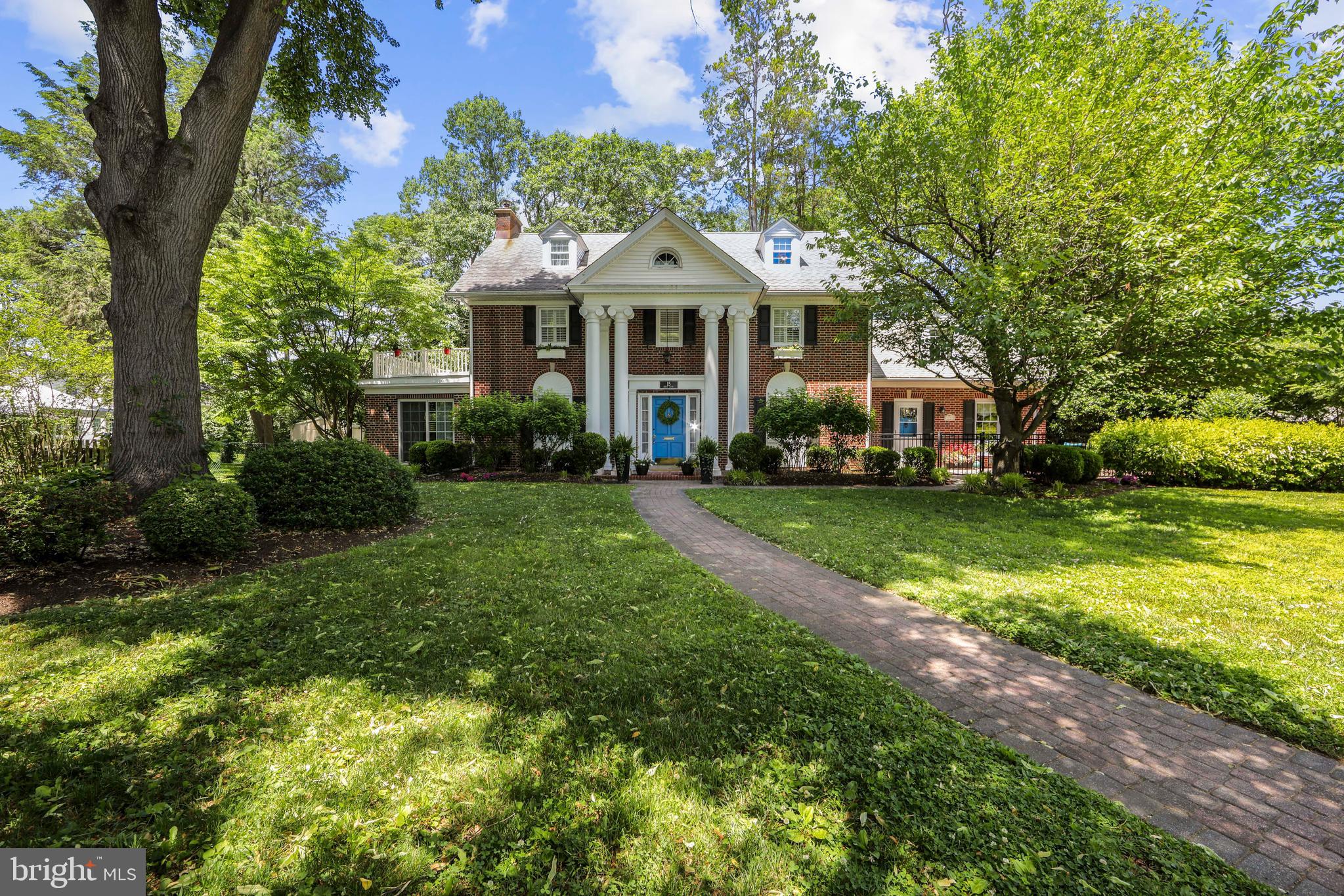 15 CREST LANE
