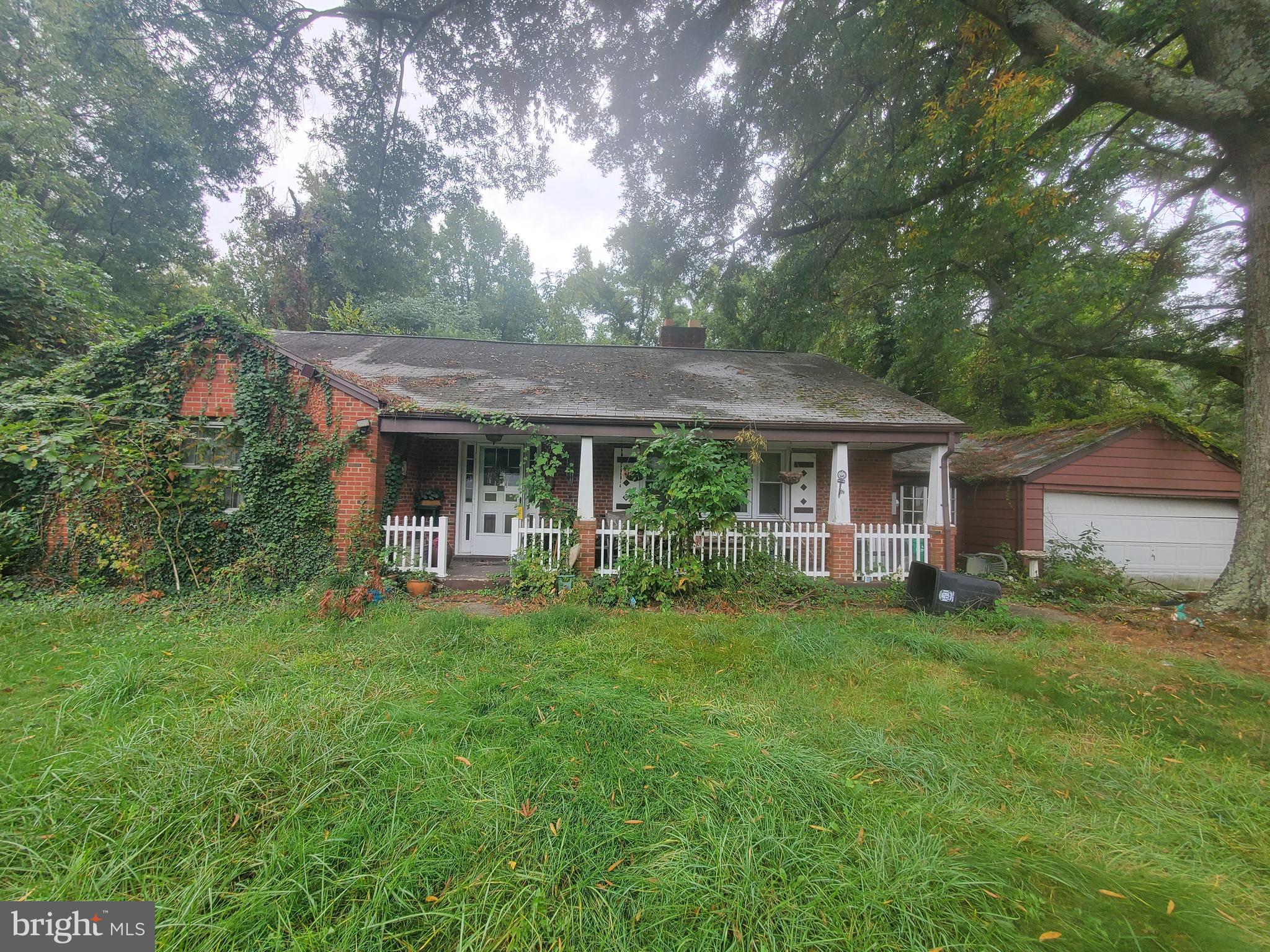 YORKSHIRE VILLAGE - Residential