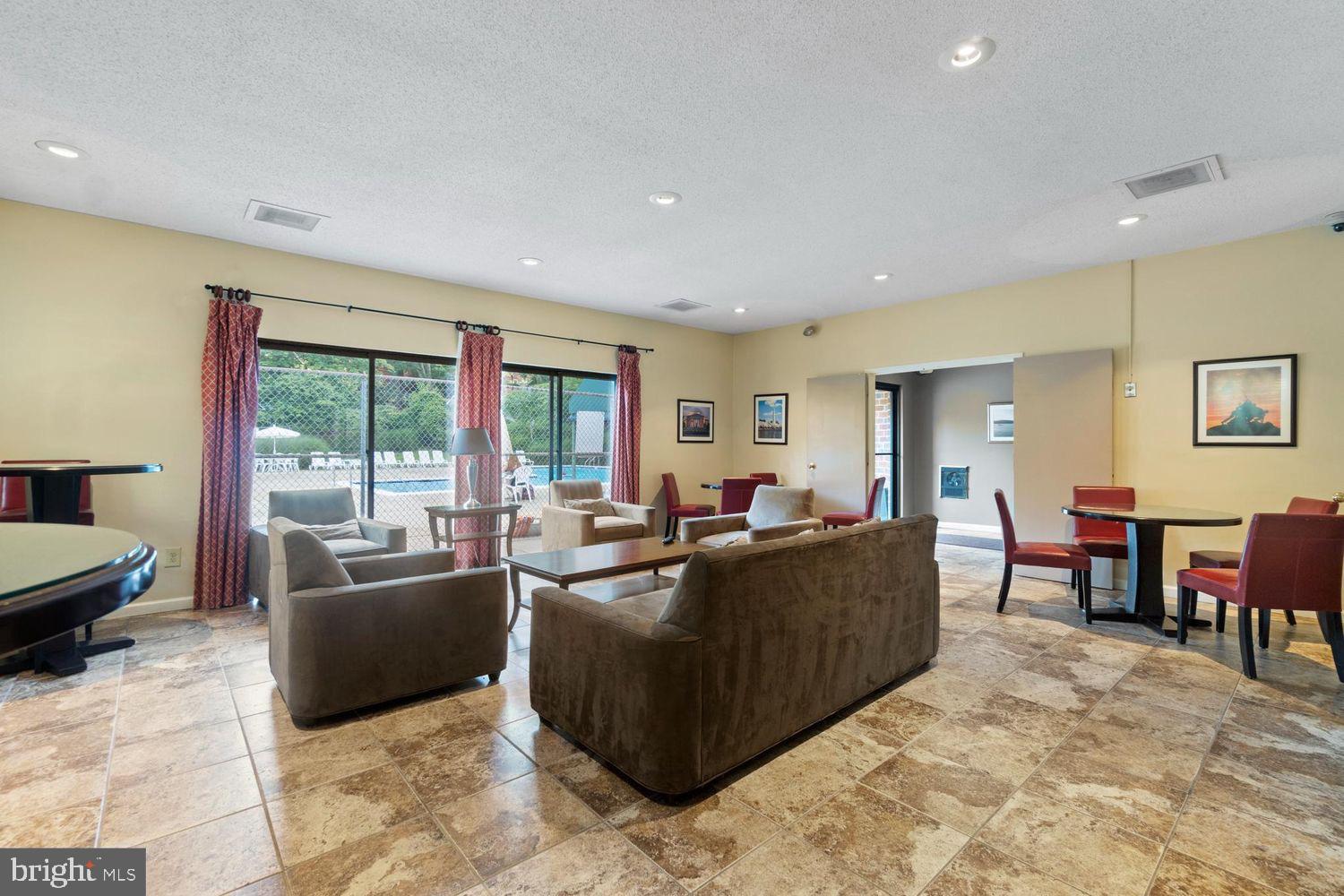 COURTHOUSE - Residential