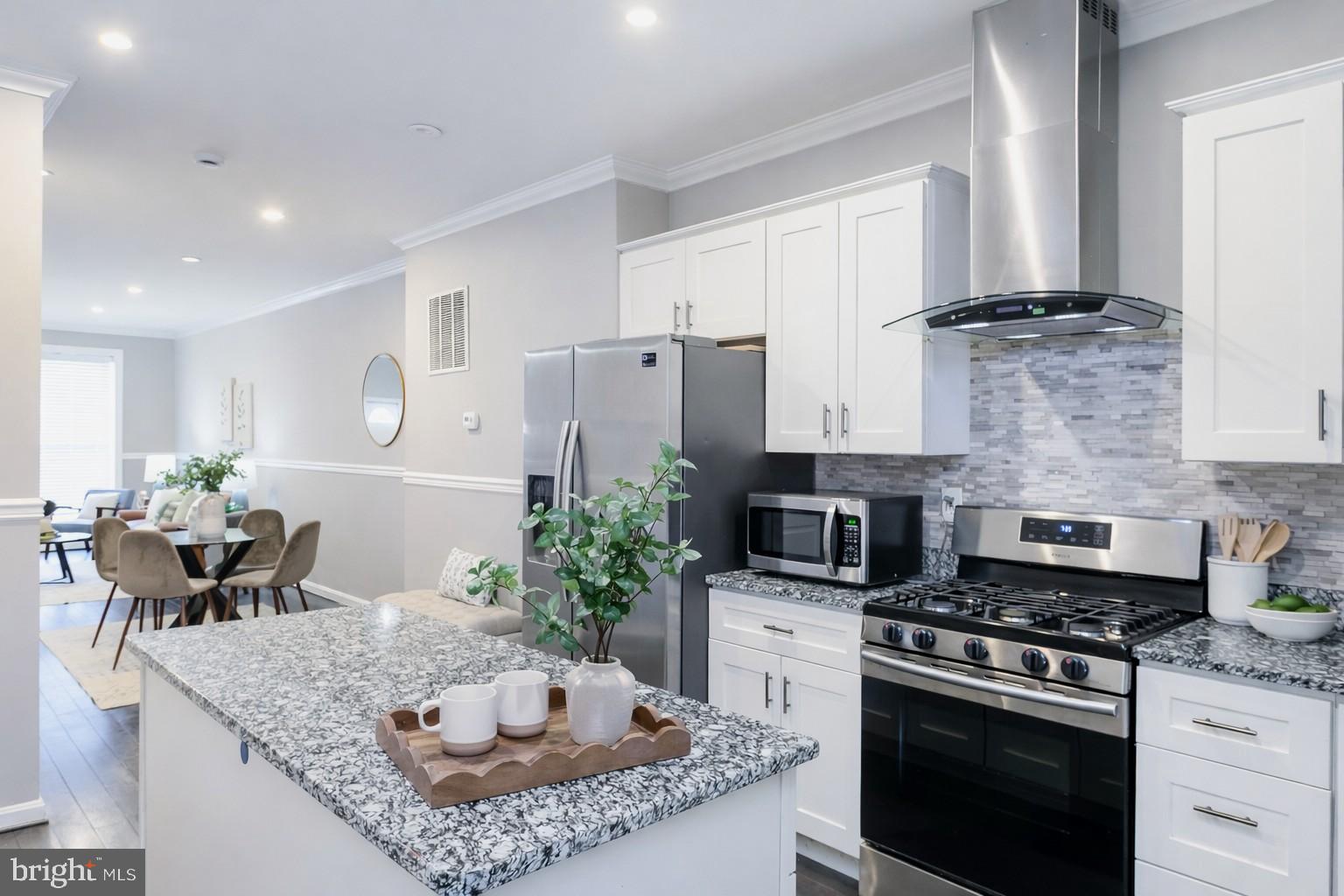 HIGHLANDTOWN - Residential