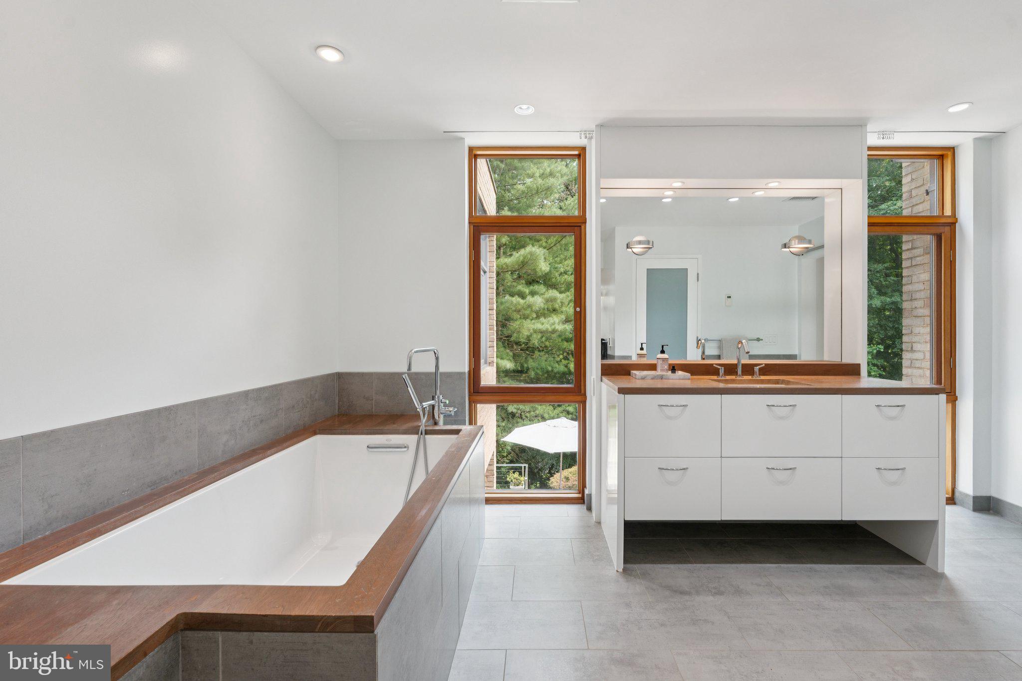 ARLINGWOOD - Residential