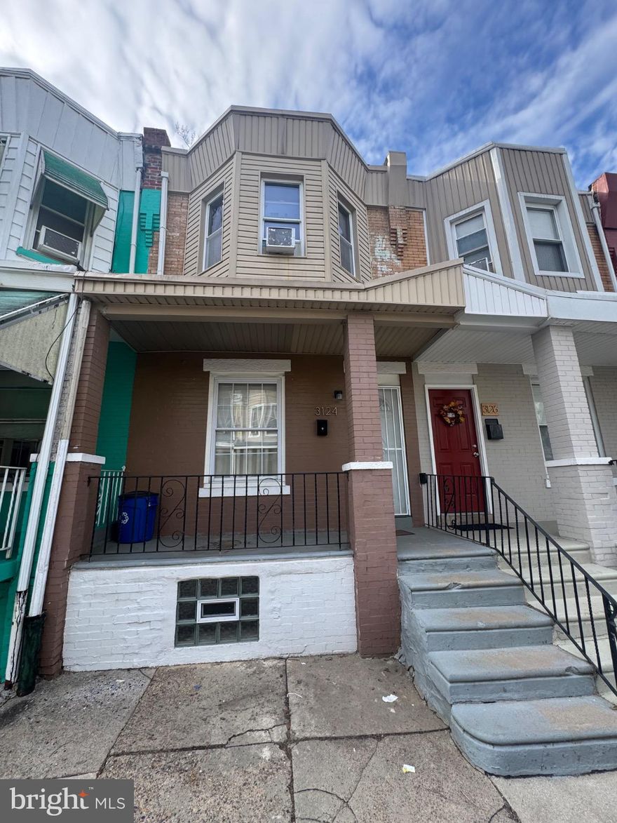 Awesome starter home for a first time homebuyer or great investment property for a savvy investor! 2 bedroom, 1 bth with full finished dry basement.
