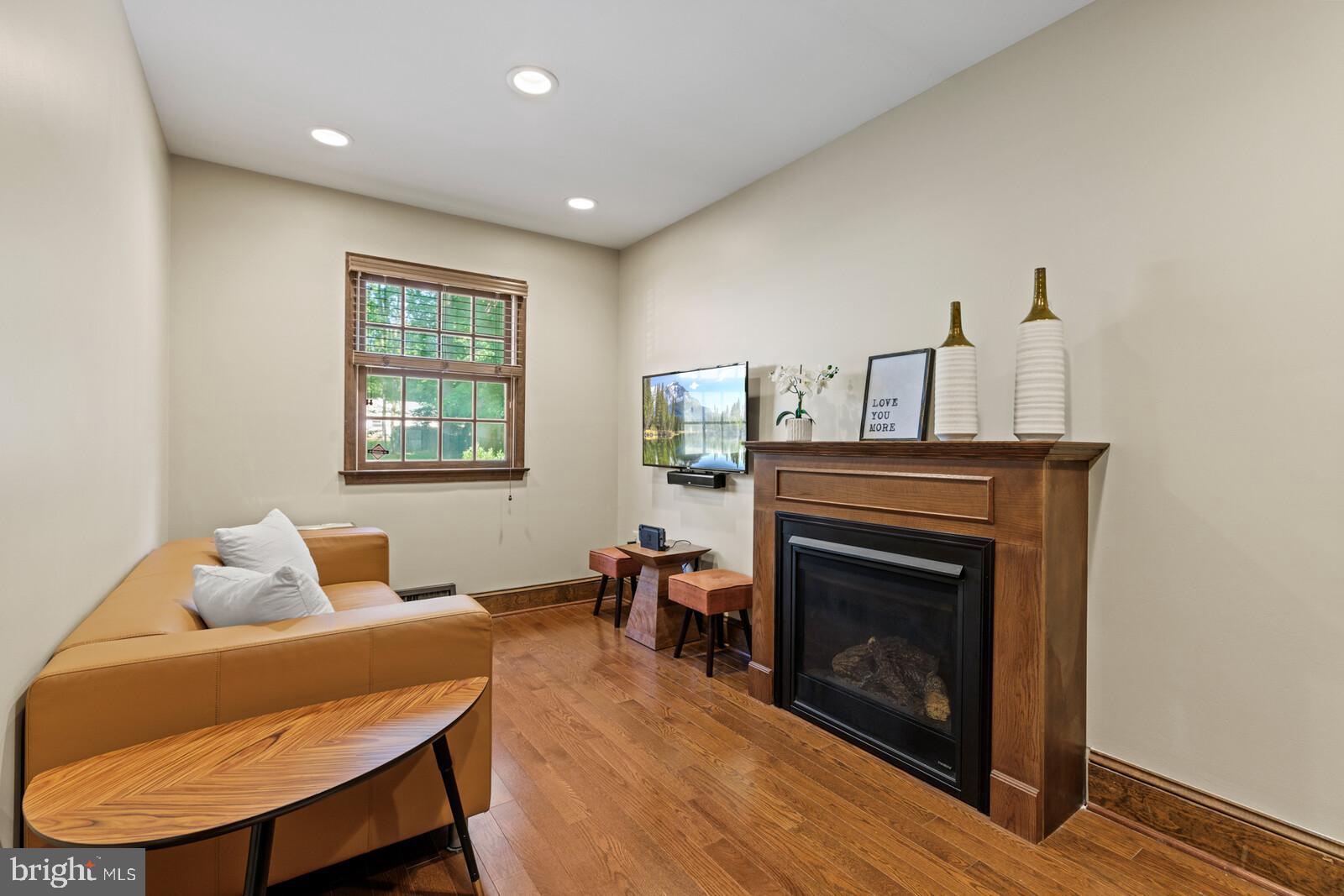 MAPLE GLEN - Residential