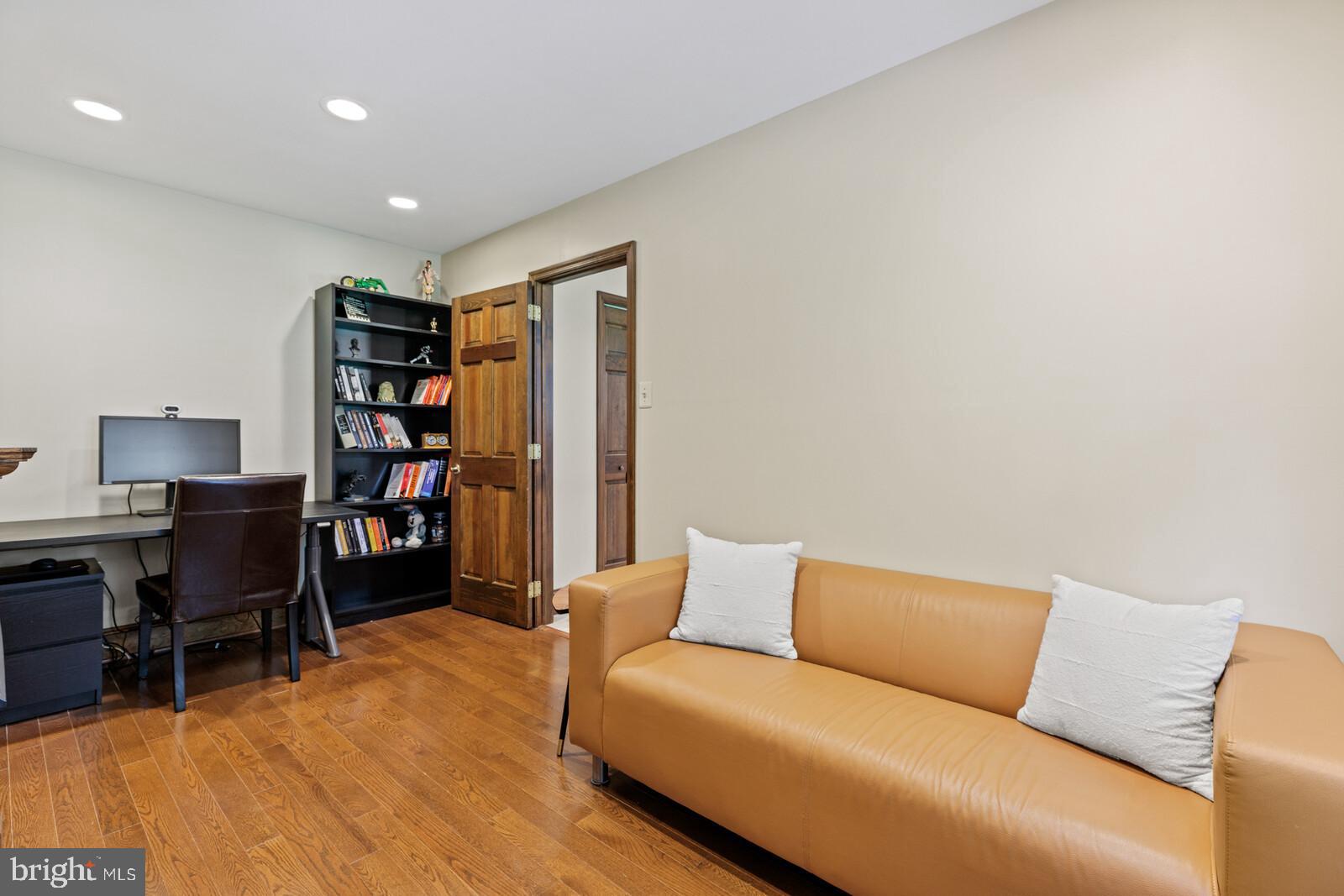 MAPLE GLEN - Residential