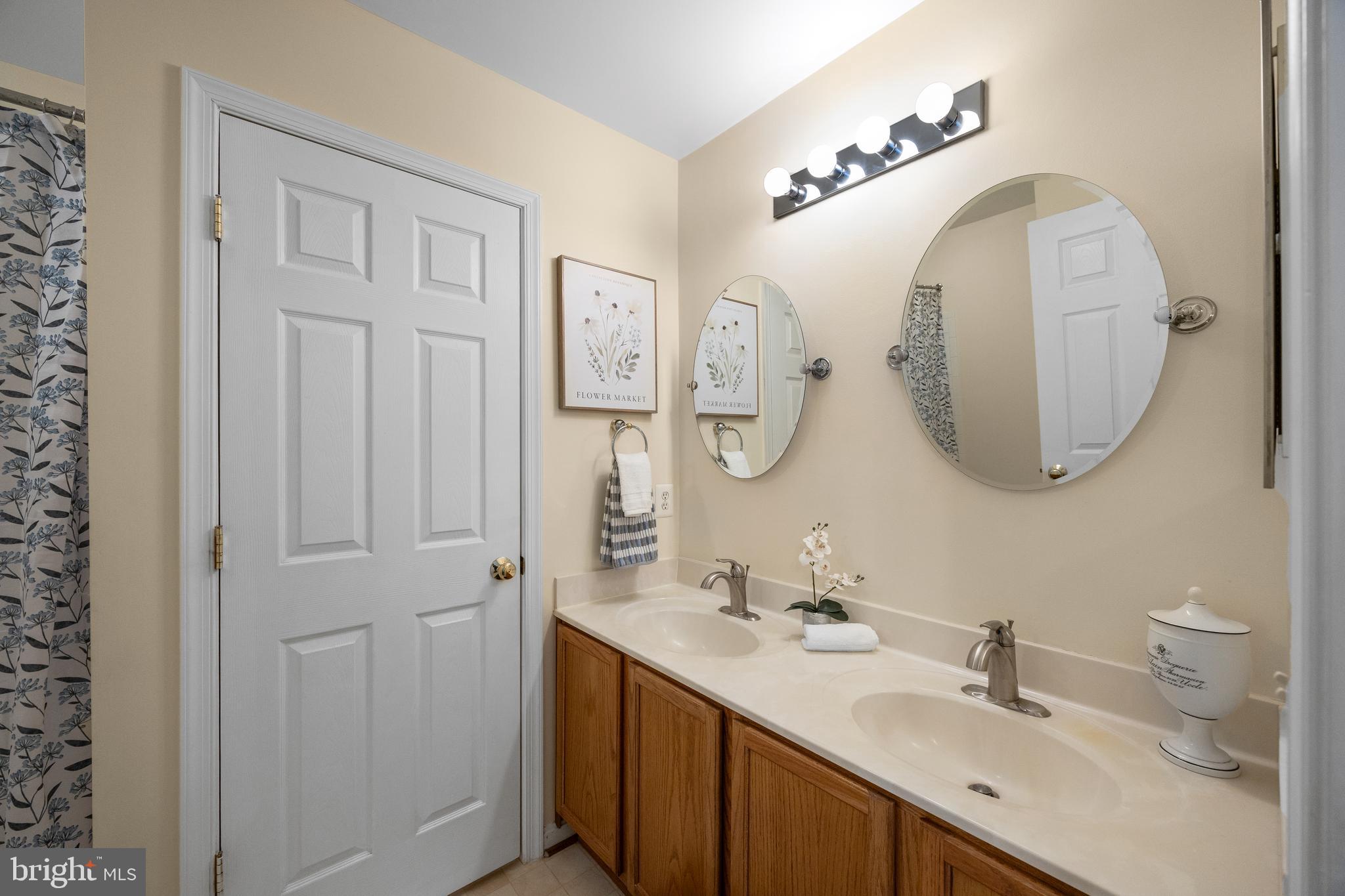 SEVEN OAKS - Residential