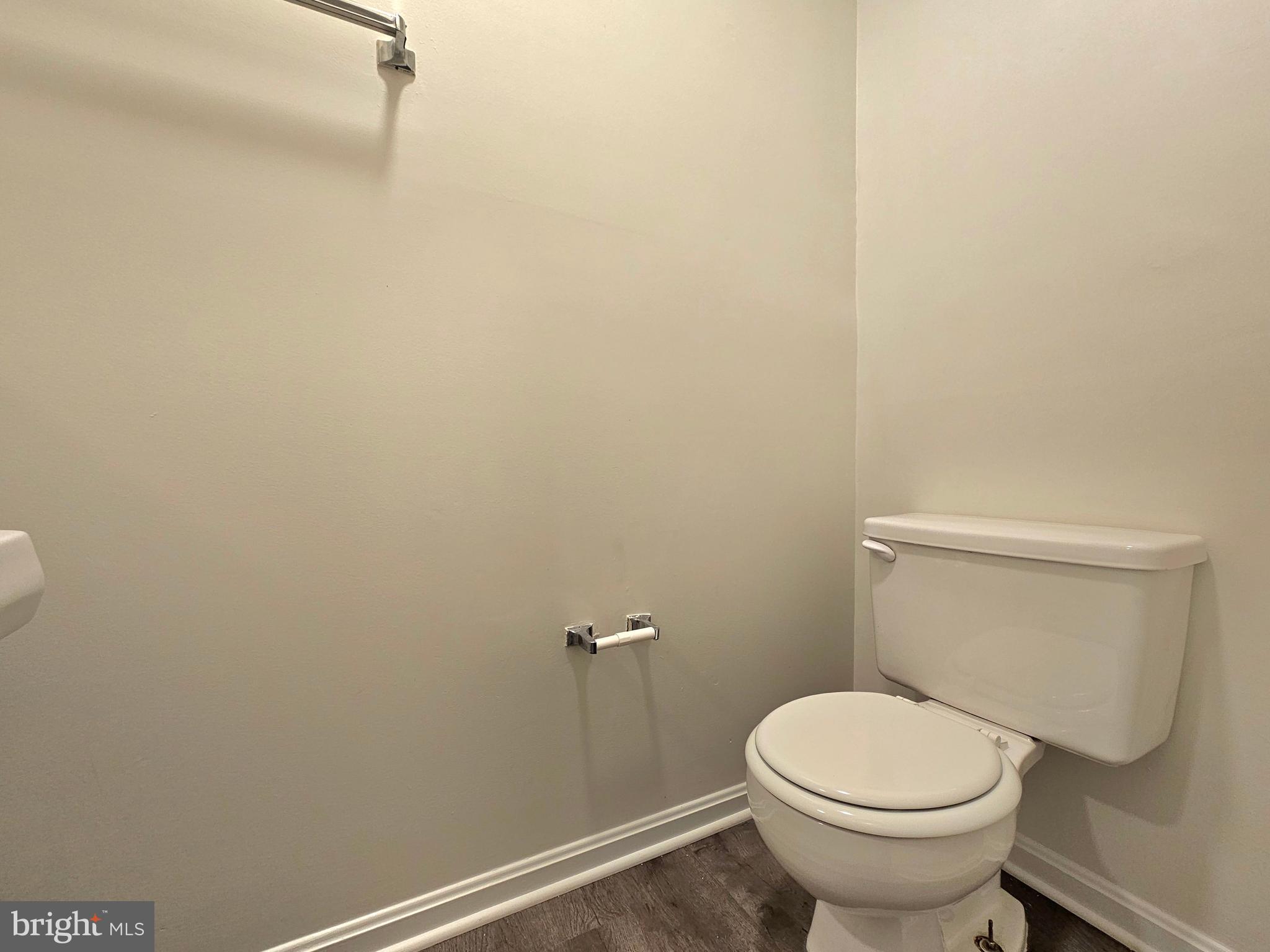 KINGS PARK WEST - Residential Lease