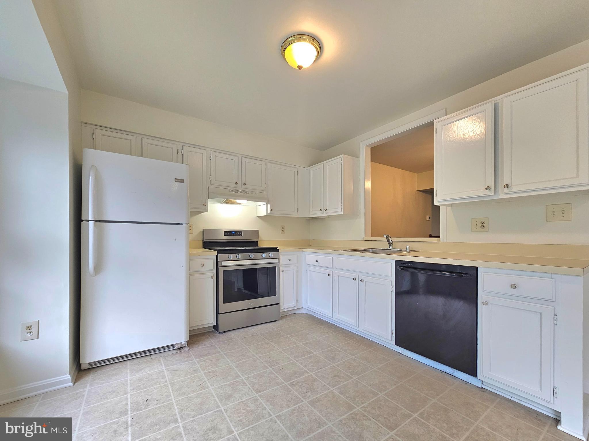 KINGS PARK WEST - Residential Lease