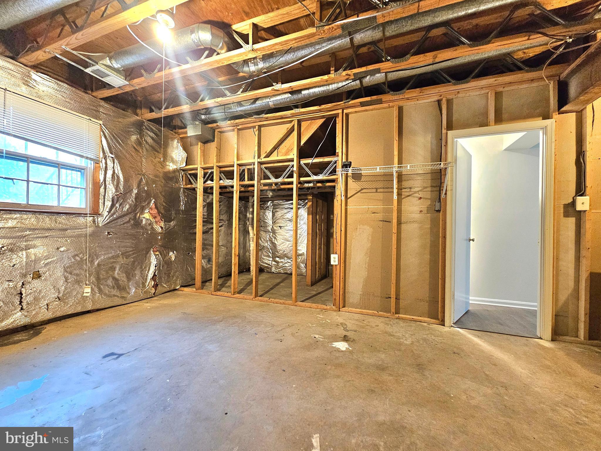 KINGS PARK WEST - Residential Lease