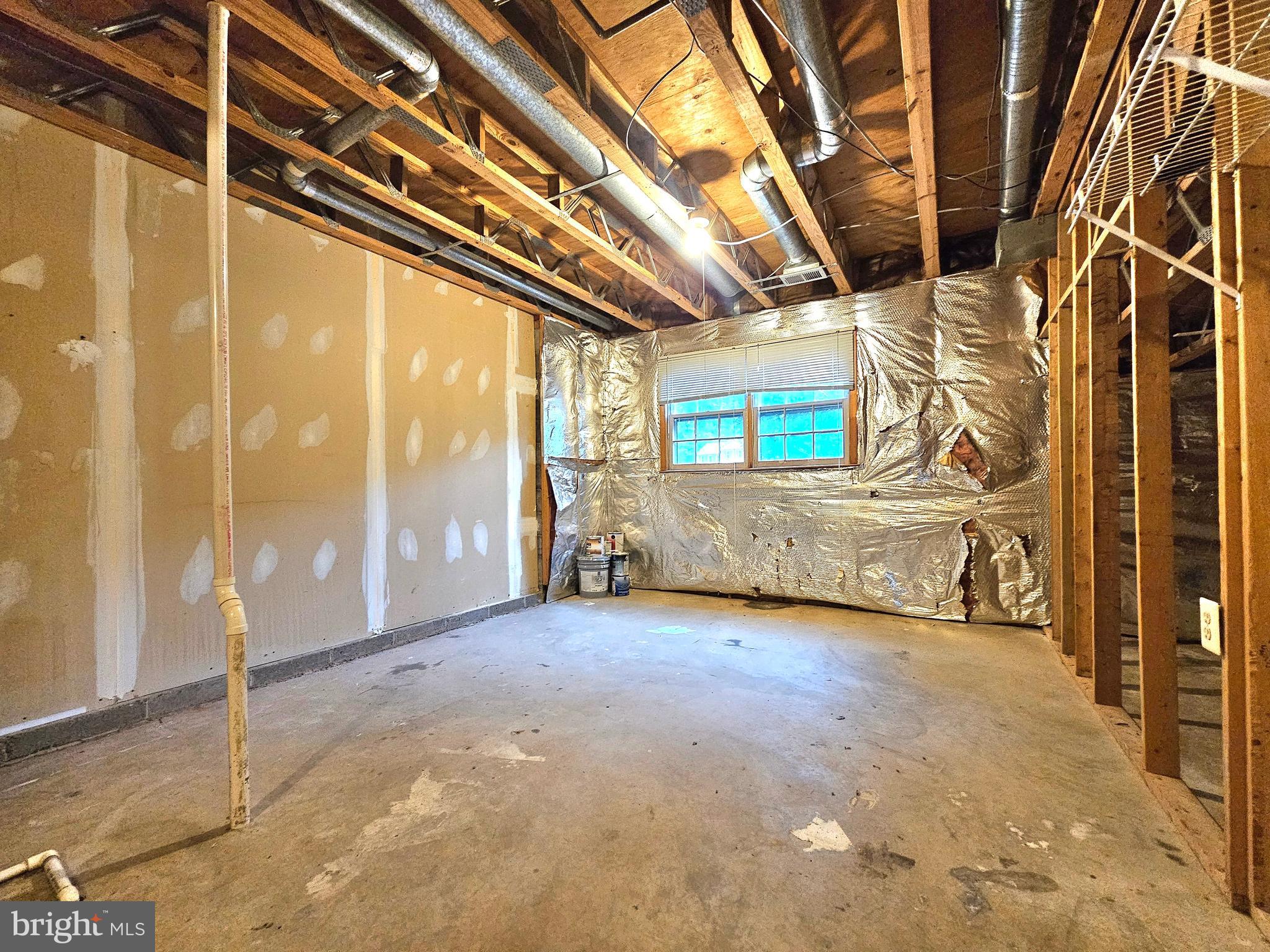 KINGS PARK WEST - Residential Lease