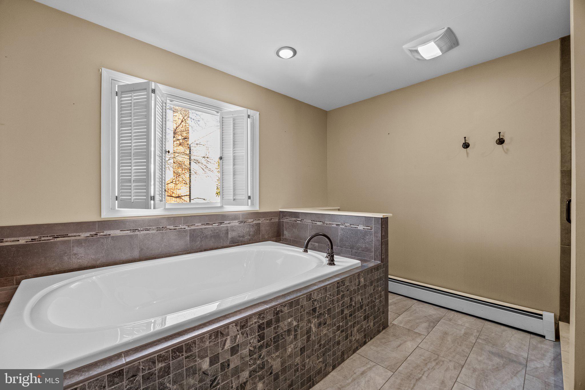 CREEK VIEW ESTS - Residential