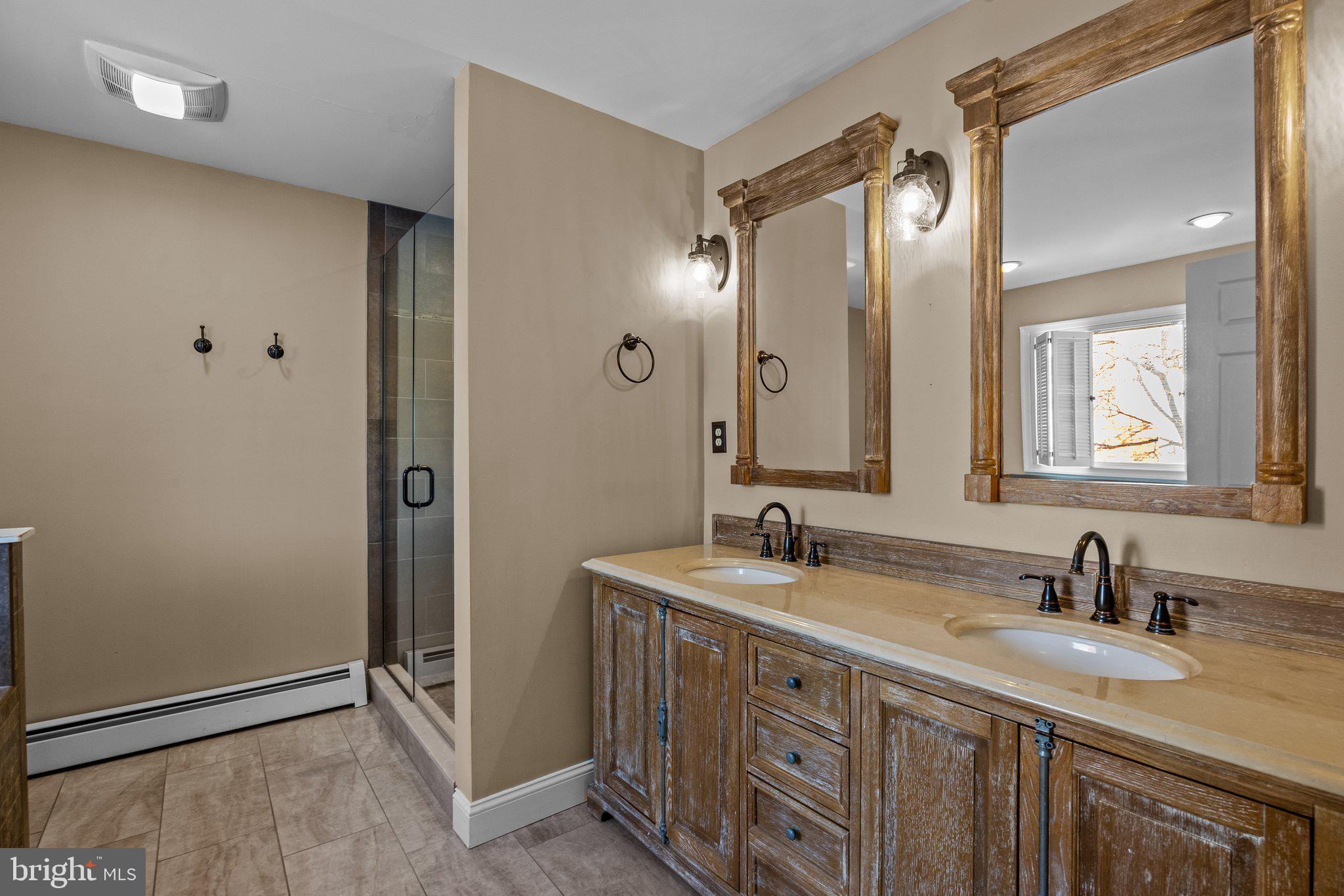 CREEK VIEW ESTS - Residential