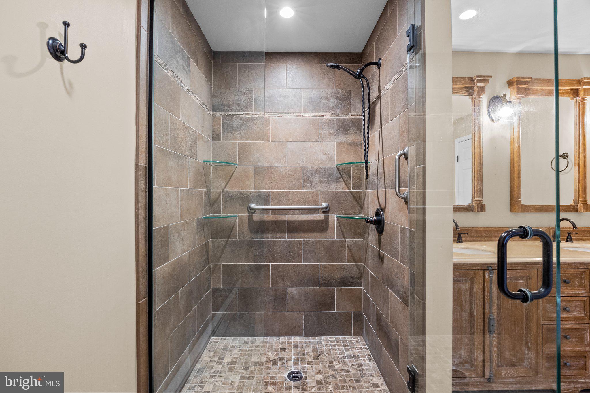 CREEK VIEW ESTS - Residential