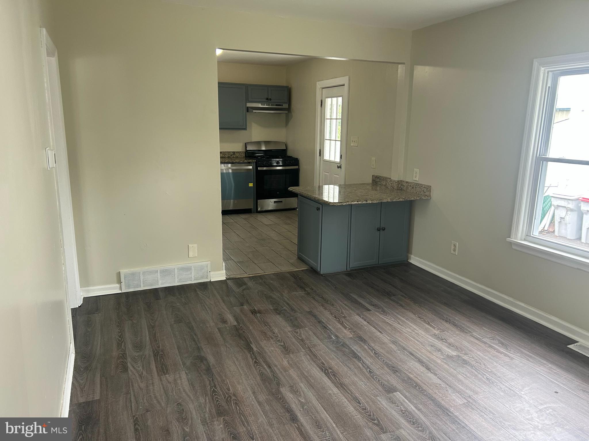 110 W ELMER STREET