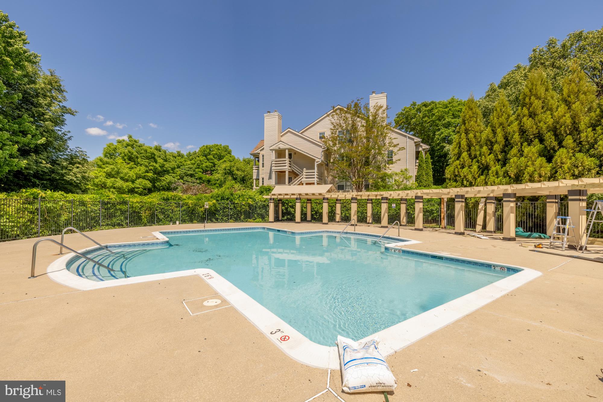 CARR AT PINECREST - Residential