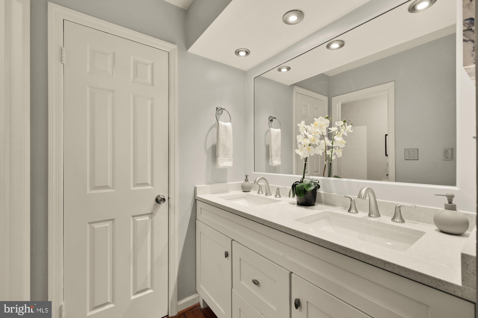 CARR AT PINECREST - Residential