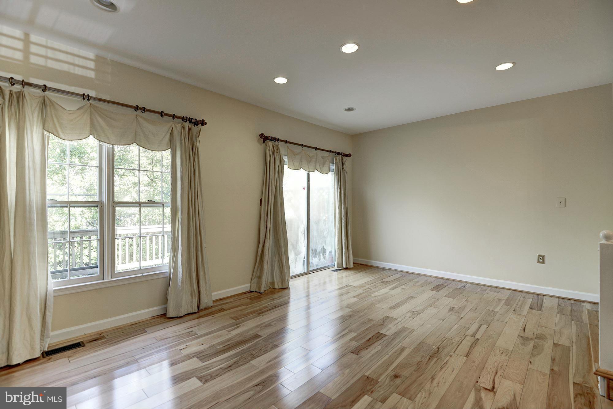 WELLINGTON COMMONS - Residential Lease