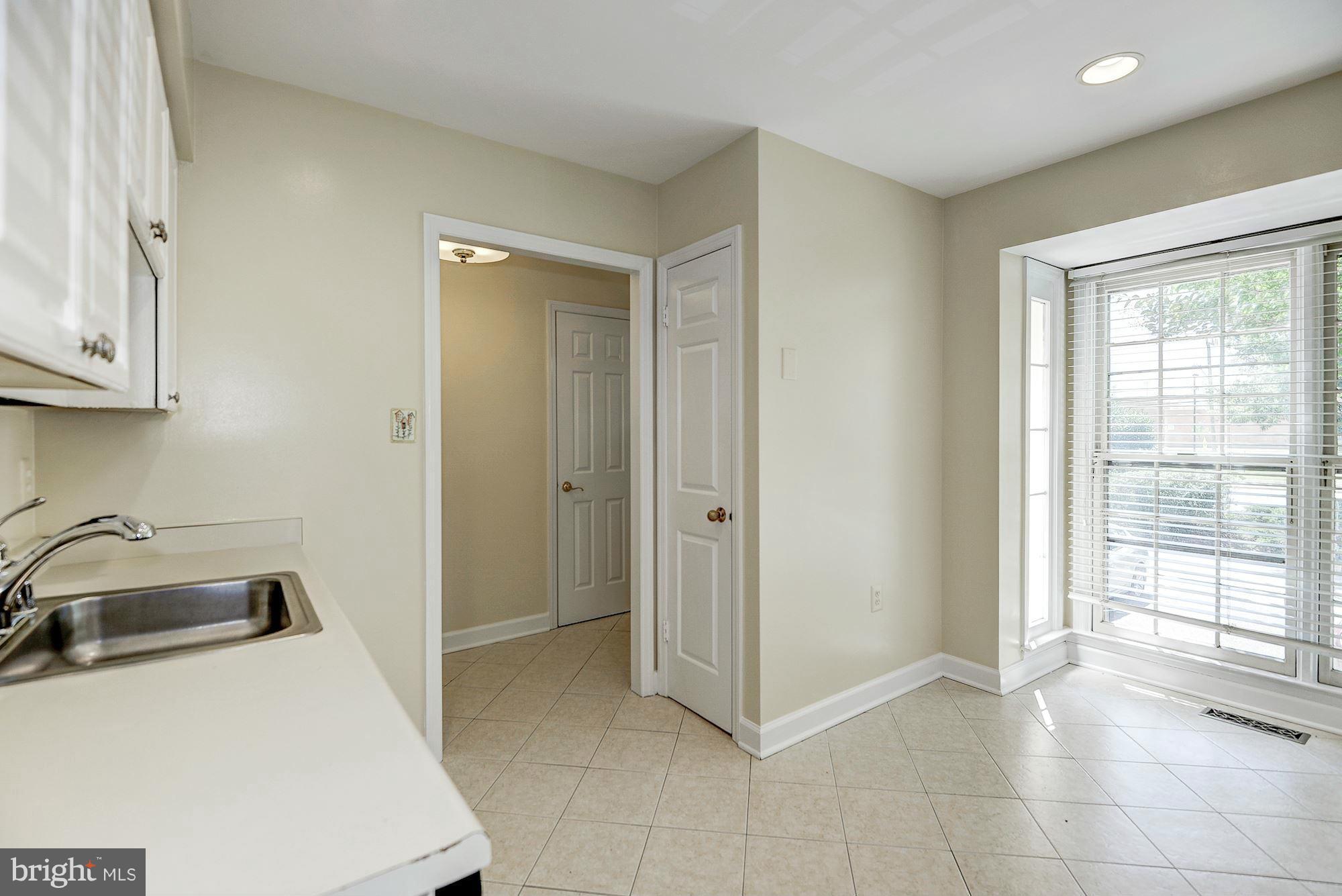 WELLINGTON COMMONS - Residential Lease