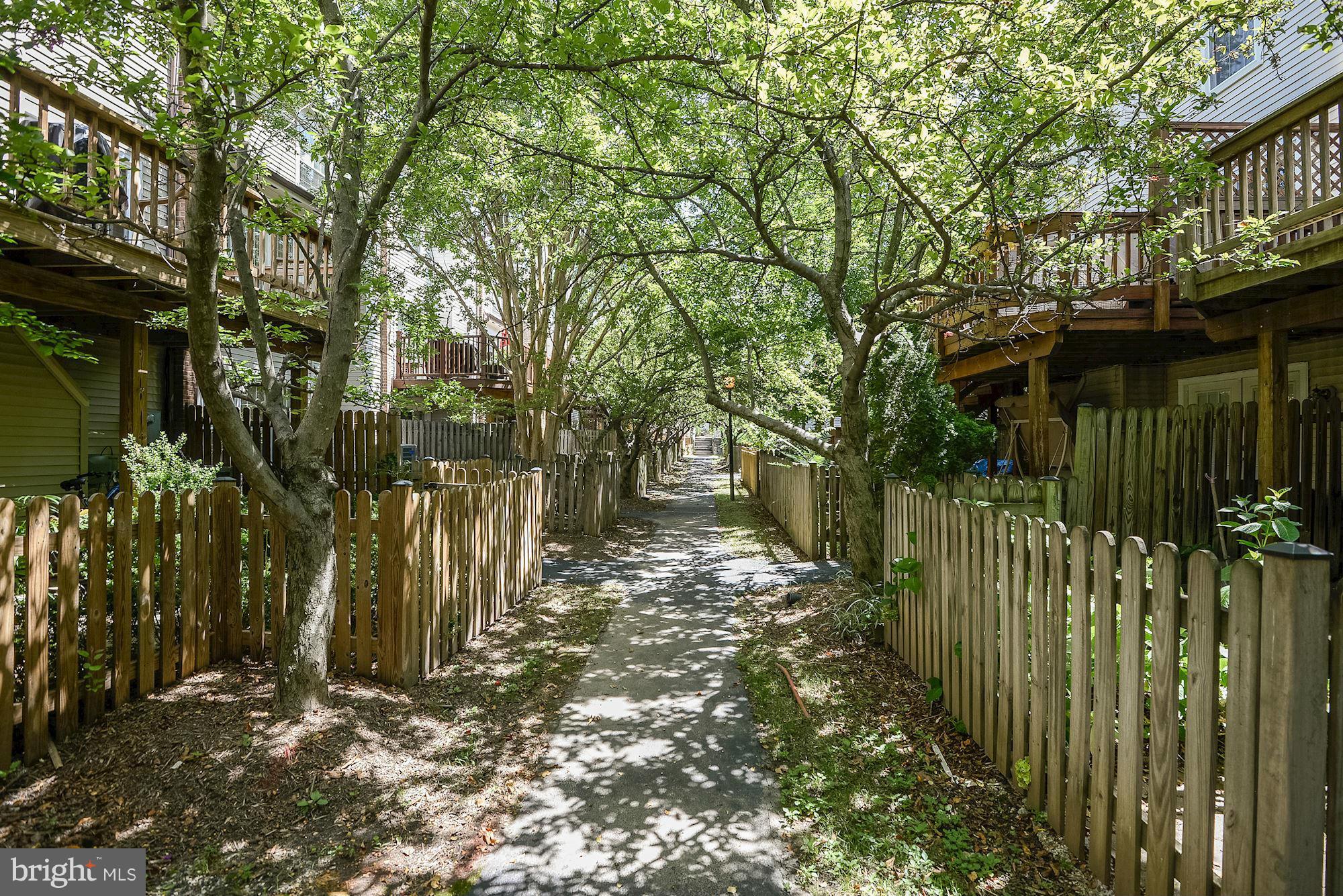 WELLINGTON COMMONS - Residential Lease