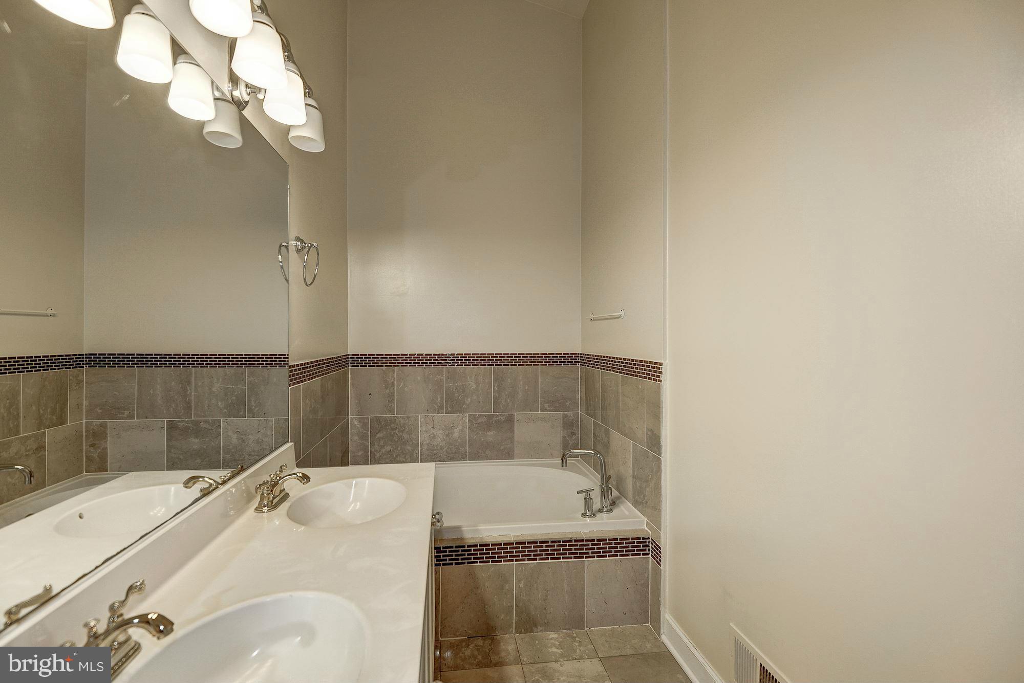 WELLINGTON COMMONS - Residential Lease