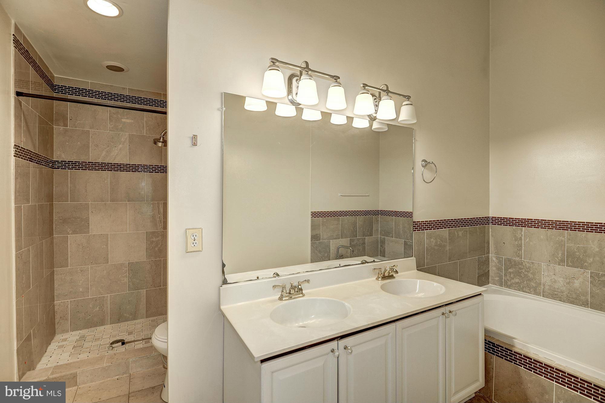 WELLINGTON COMMONS - Residential Lease