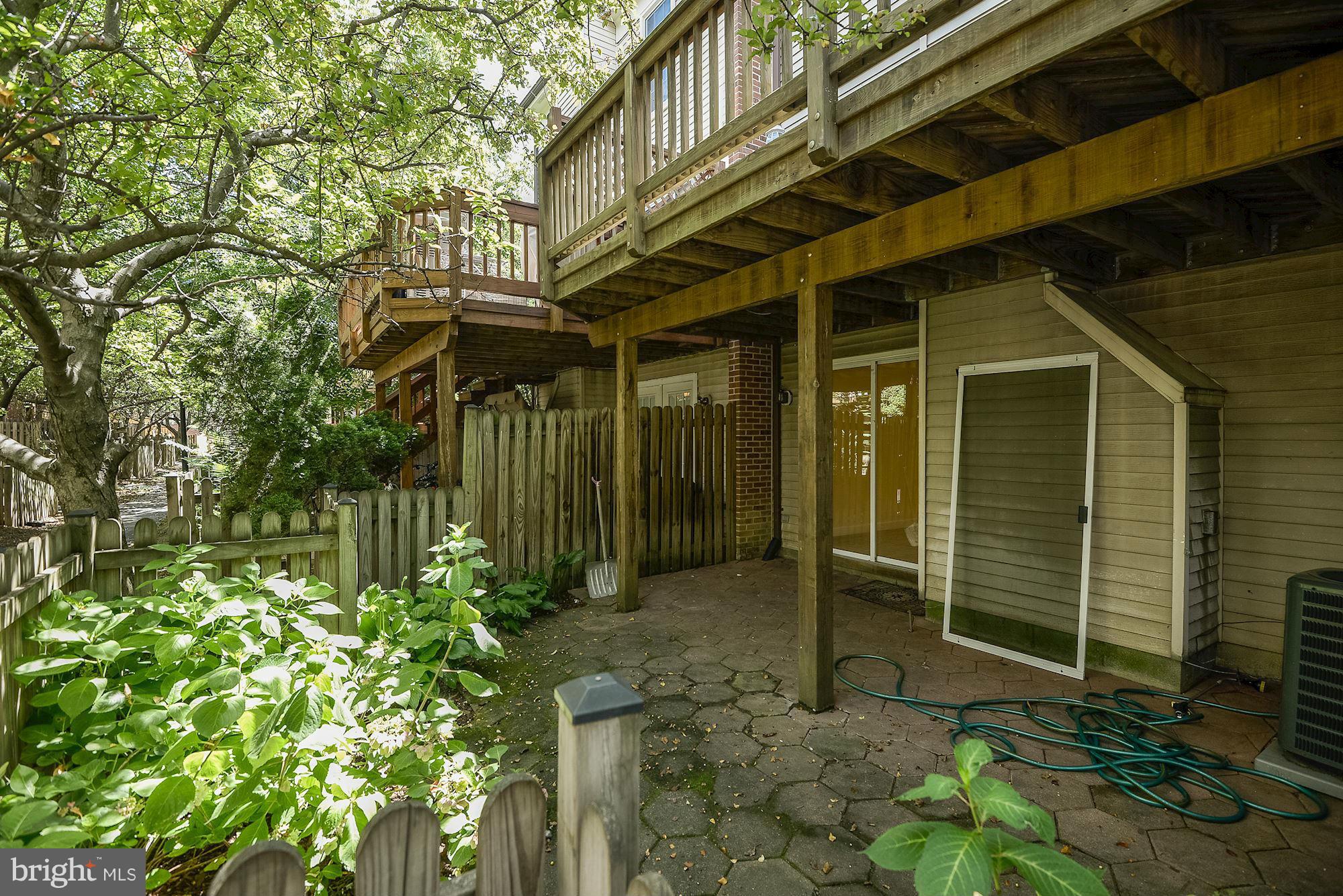 WELLINGTON COMMONS - Residential Lease