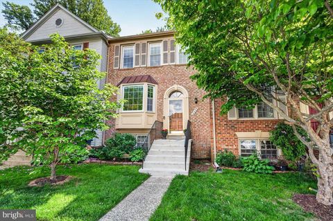 Photo of 4239 Sleepy Lake Drive, FAIRFAX, VA 22033 (MLS # VAFX2313114)