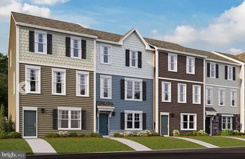 Townhouse For Sale - 308 Presidents Pointe Avenue #[611]<br/> RANSON, WV 25438