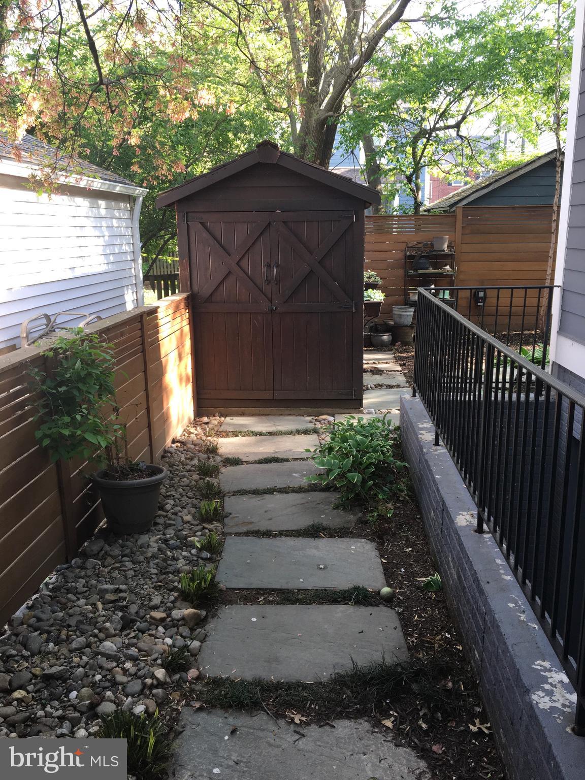 ROSEMONT PARK - Residential