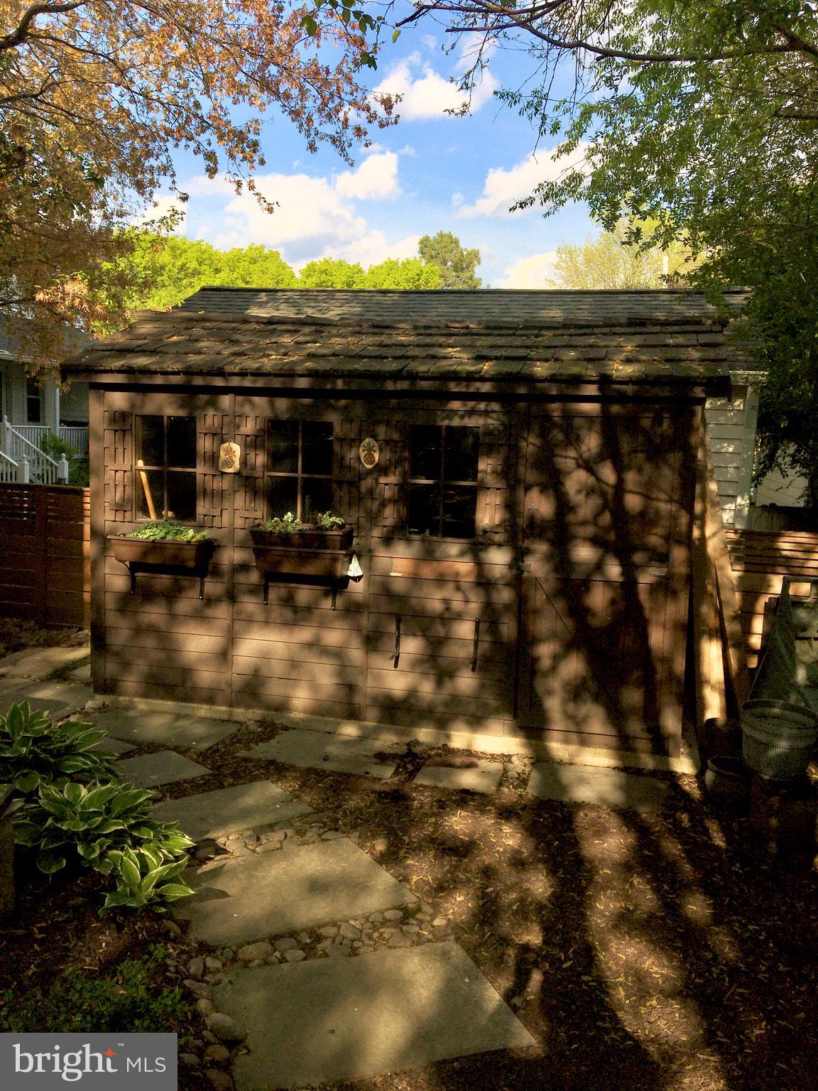 ROSEMONT PARK - Residential