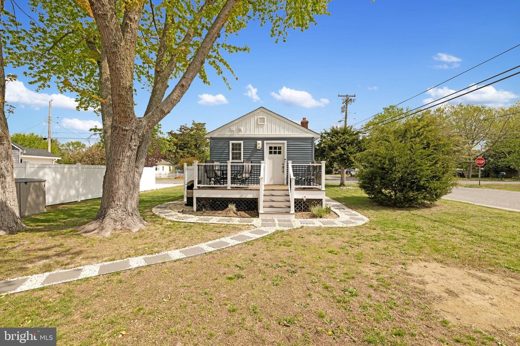 Photo of 324 E Tampa Avenue, VILLAS, NJ 08251 (MLS # NJCM2007194)