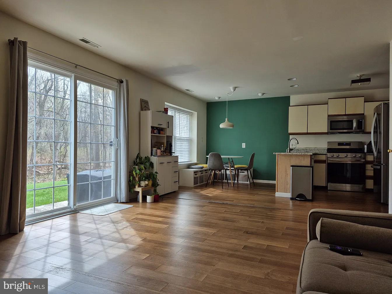 BLUE BELL WOODS - Residential Lease