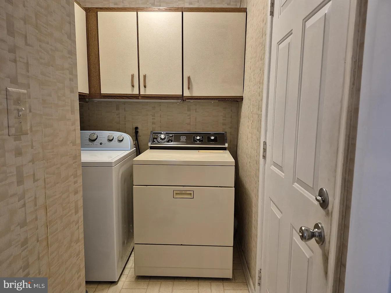 BLUE BELL WOODS - Residential Lease