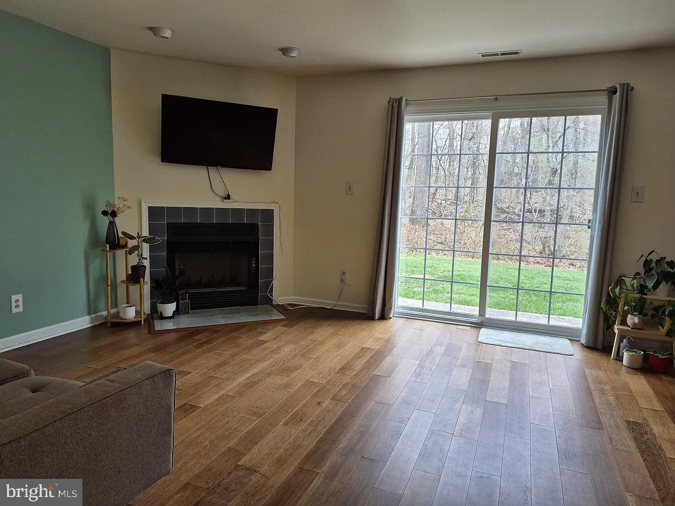 BLUE BELL WOODS - Residential Lease