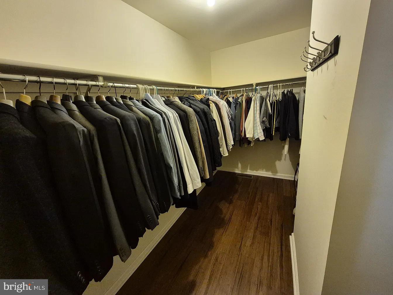 BLUE BELL WOODS - Residential Lease