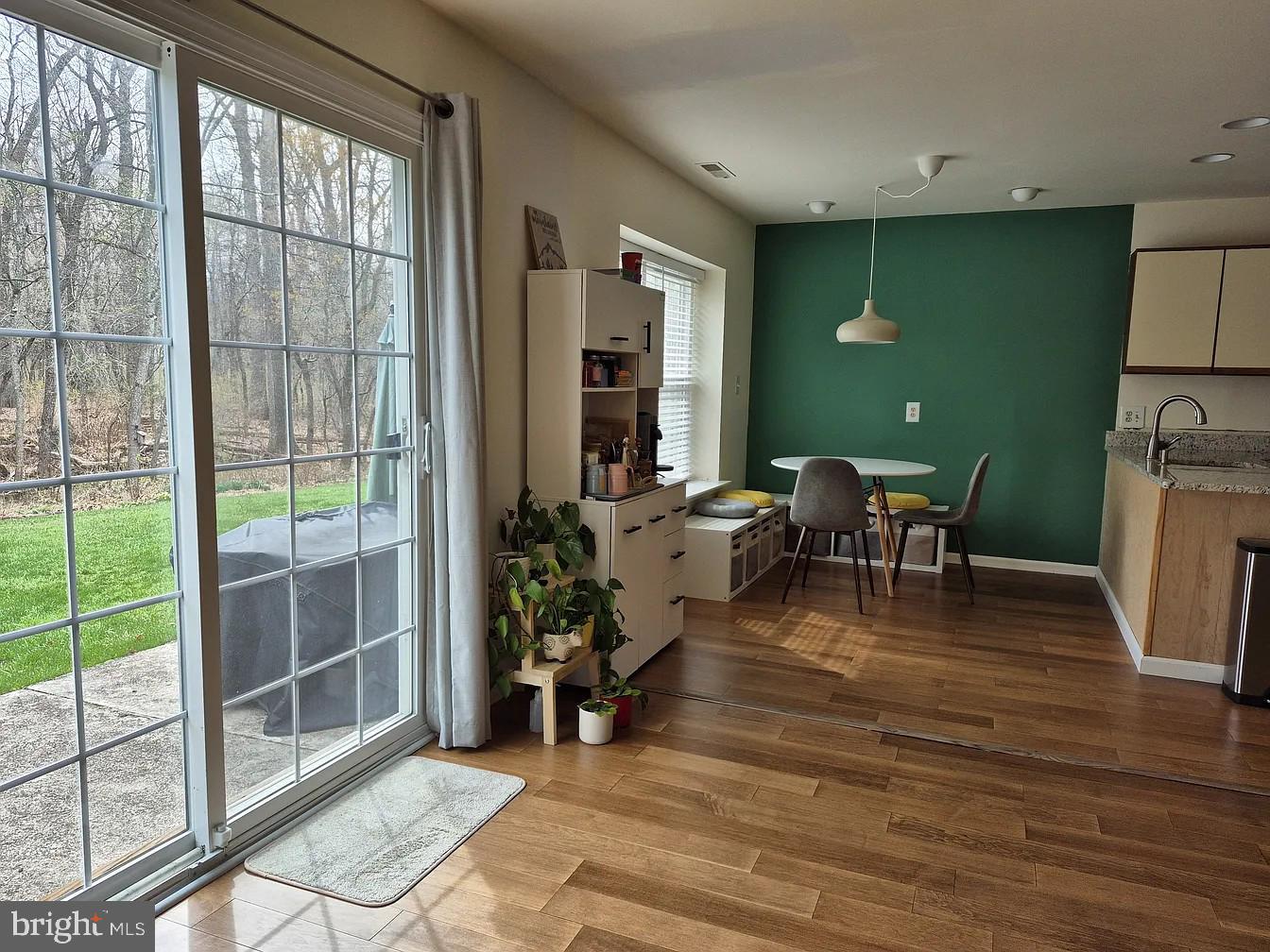 BLUE BELL WOODS - Residential Lease