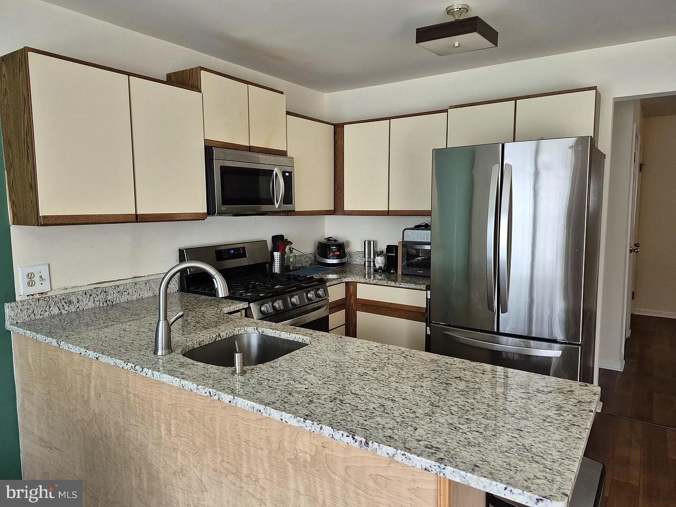 BLUE BELL WOODS - Residential Lease