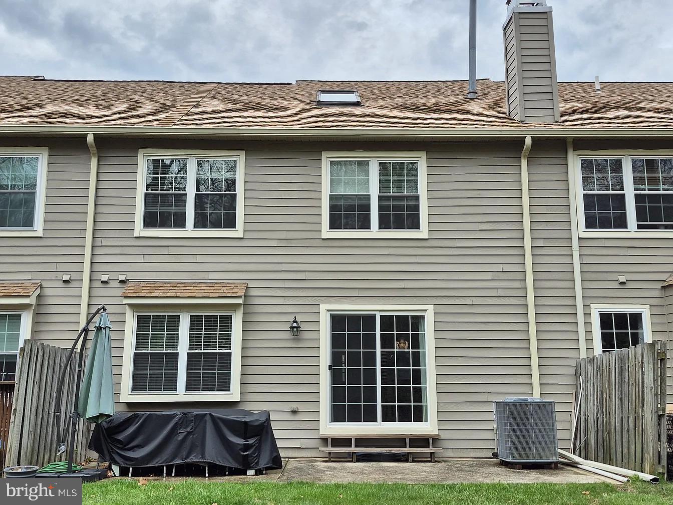 BLUE BELL WOODS - Residential Lease