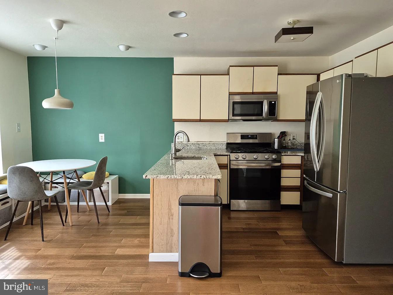 BLUE BELL WOODS - Residential Lease