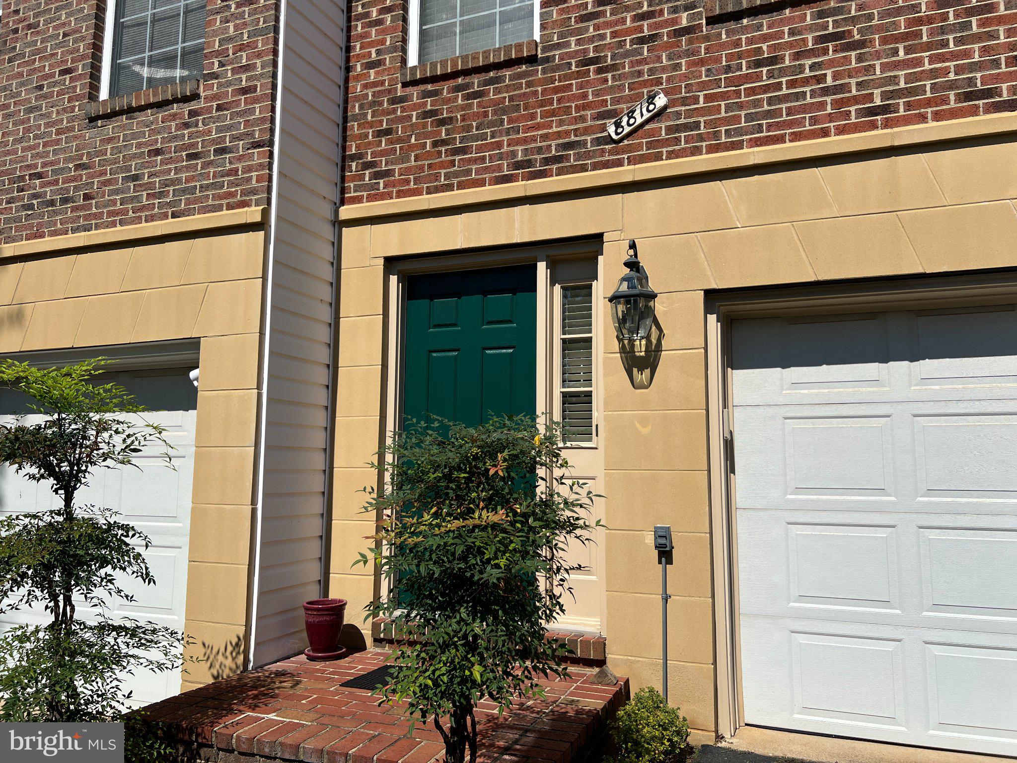 8818 ROYAL DOULTON LANE