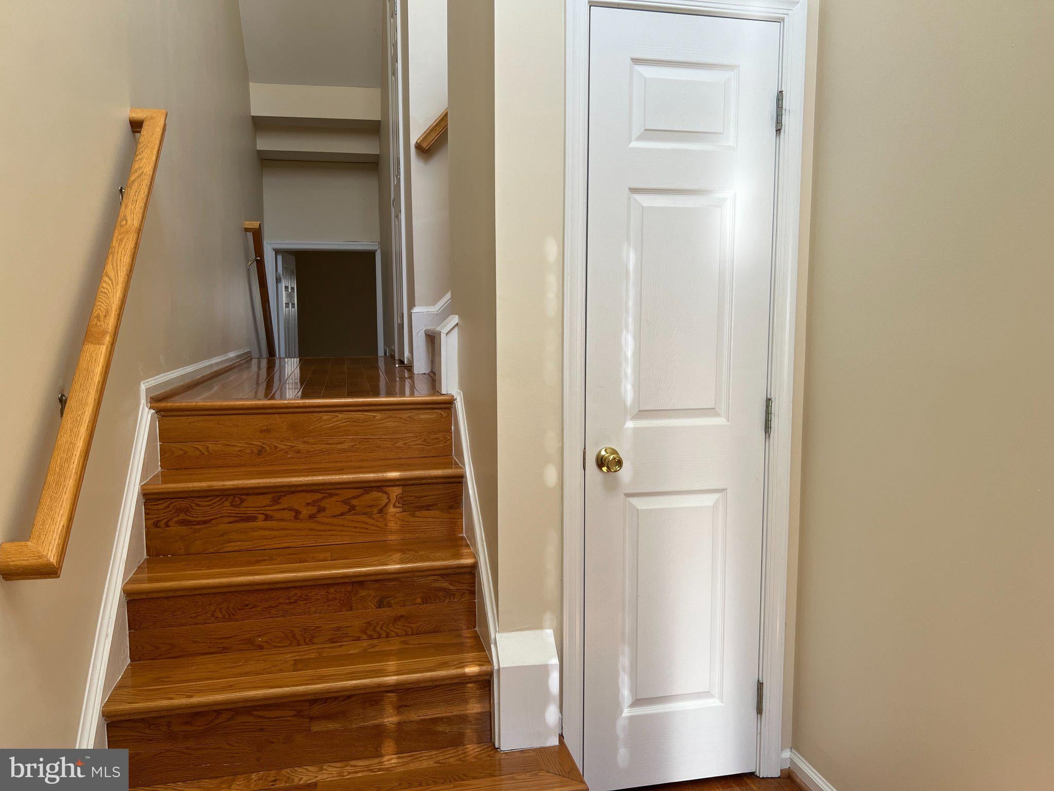 8818 ROYAL DOULTON LANE
