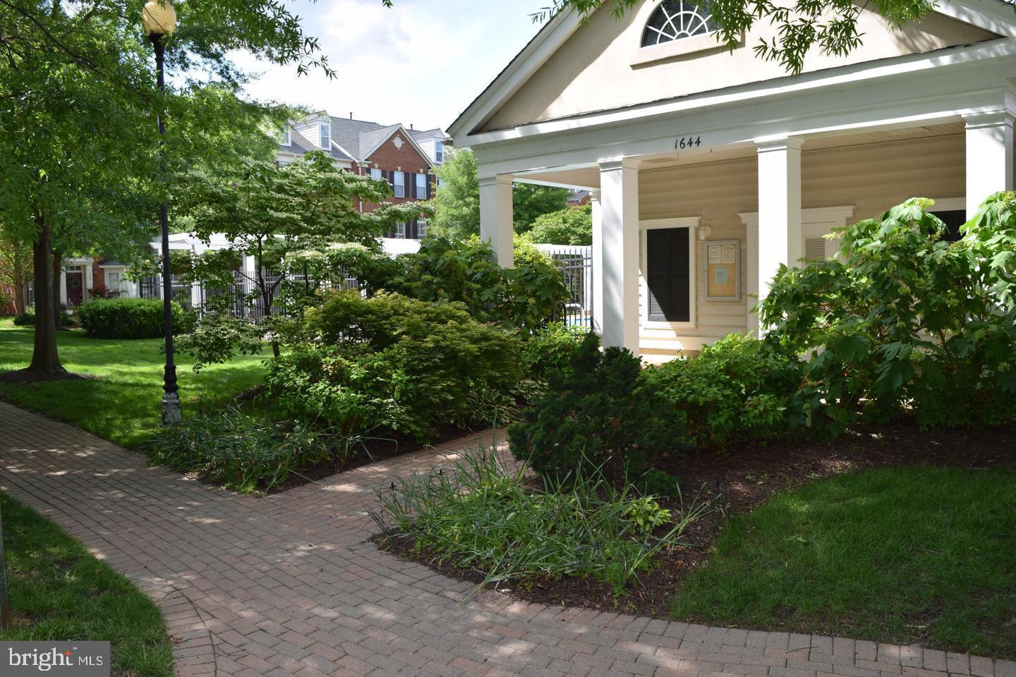 OLD TOWN GREENS - Residential Lease